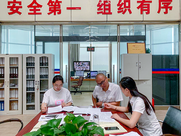 6月20日，運行指揮中心協(xié)同各保障單位組織開展了2019年大面積航班延誤應(yīng)急處置演練。.png